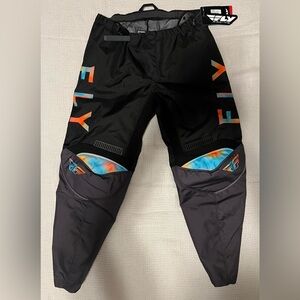 NWT Ladies FLY Performance pants…Size 11/12